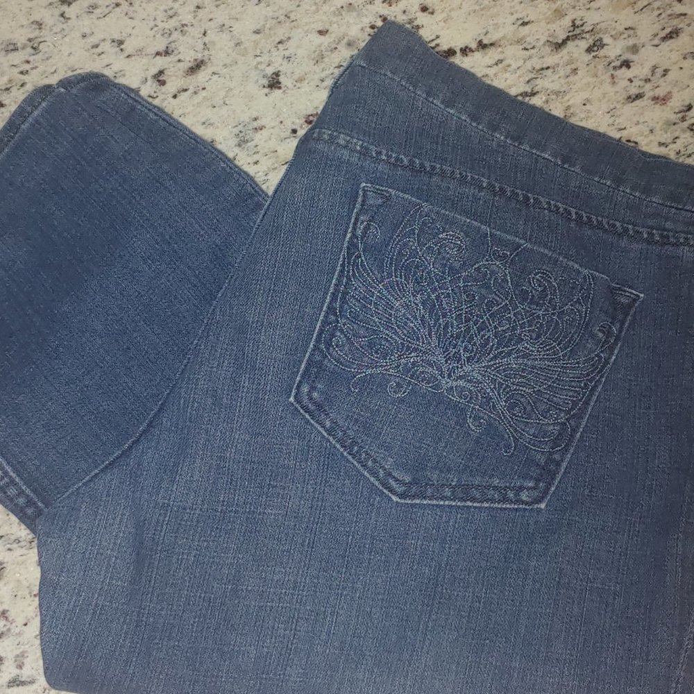 Lowest -rise tapered leg jean 16M